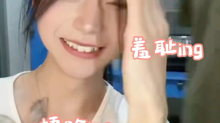 Tiểu Lan Hoa tỏ tình với bạn cùng phòng