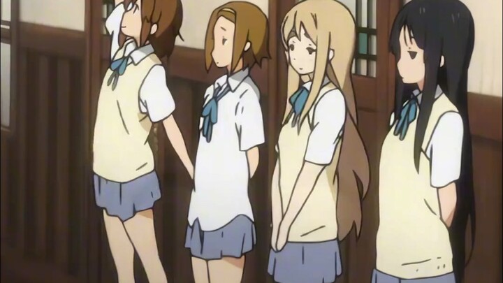 Tsumugi: I want to stand in the corner. This is my dream. "The wishes of good students are always so