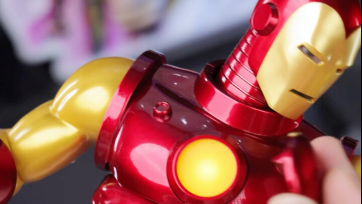 Iron Man juga lembut, hono Iron Man tenggelam dalam bermain