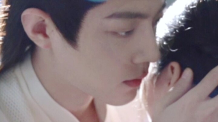 I can't imagine how excited I would be if he spoke to me so close.