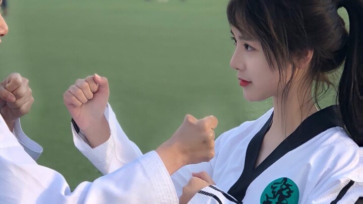 "ทุกวันหนึ่งรอบ หวัดดี รักครั้งแรก"