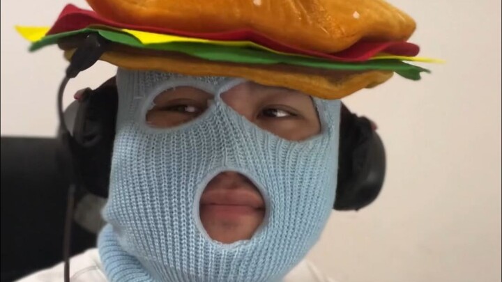 Khi cậu bạn cùng phòng điểm C+ bỗng nhiên trở thành cao thủ đại tài