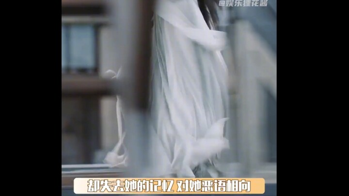 بداية القصة هي هو، ونهايتها هي هو، لكنه الوحيد الذي ليس جزءًا من القصة، ومع ذلك يجرحها.