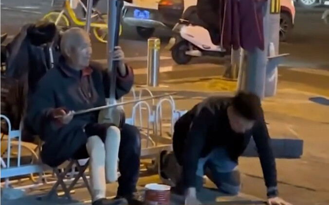 Pak Tua: Nak, besok datang kerja!