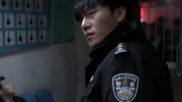 ตำรวจสายสืบสองหน้า ทั้งขาวทั้งดำ ก็จริงๆ แล้วมีฝีมือไม่เบาเลย