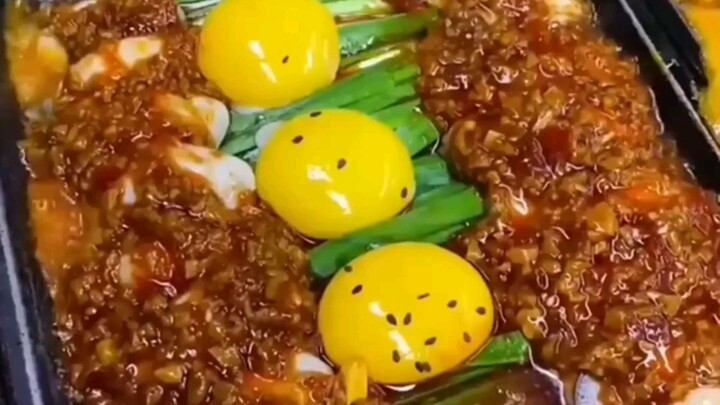 Blogger nước ngoài hết lời khen ngợi ẩm thực Trung Quốc, trong khi cư dân mạng bình luận rằng ẩm thự