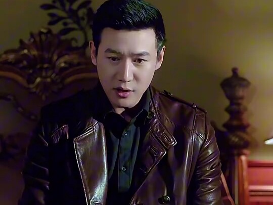 Hou Liangping: With all this money you’ve got, why don’t you invest in some antiques or works of art