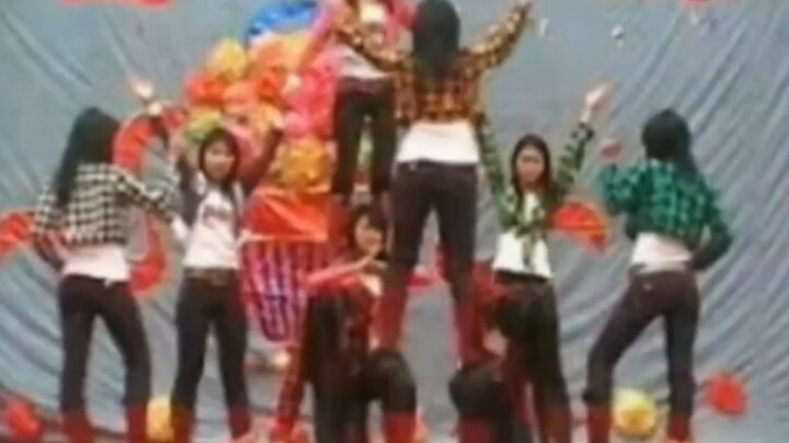 Dance in the non-mainstream period, as long as you are not embarrassed, others will be embarrassed