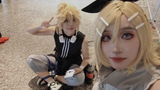 Si kembar Kagamine mengadakan pesta dansa rumah acak yang menyenangkan!