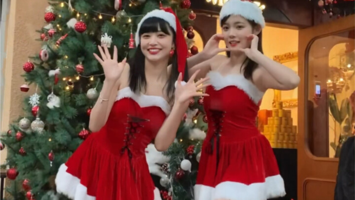 Is it cold? I'm asking all the singles here [Dancing Beautiful Christmas on Christmas Eve]