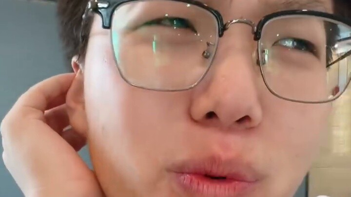 Menurutmu mirip siapa aku?