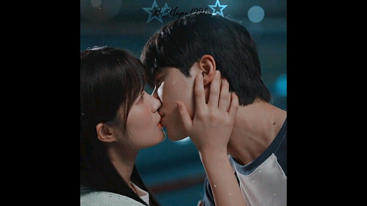 A Confession Kiss 😍💋 #lovelyrunner #kdrama #kimhyeyoon #byeonwooseok