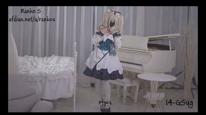Chị gái cosplay bị thương khi nhảy múa