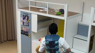 انظر كيف قام الطالب المتطور بتجديد غرفته الكبيرة في السكن الجامعي!
