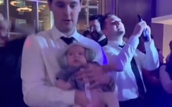 Kelakuan Membingungkan Bayi Manusia