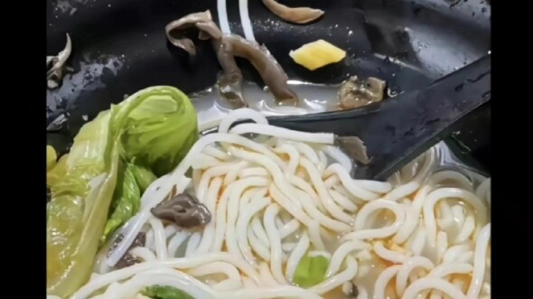 Lu Qiang’s movements are wonderfully eclectic—mixing southern and northern styles. A tiny mistake ca