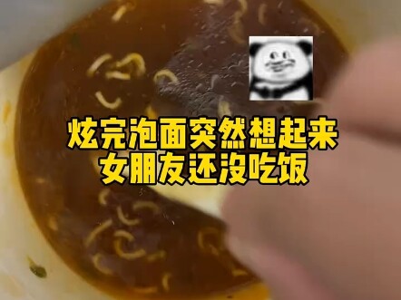 Ăn xong mì gói, tôi nhớ ra bạn gái chưa ăn nên đã làm món "Phiên bản câu đố" của món Súp gà bổ dưỡng