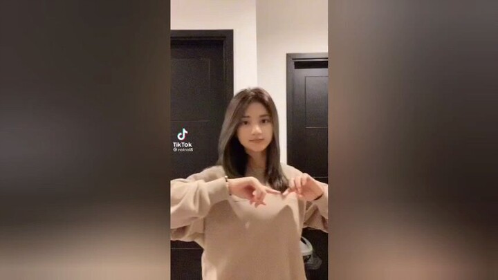 NOTNOT SEKARANG SUDAH MULAI TERSENYUM SENYUMANNNNNNNMUUUU SIHHHHHH NOTNOT