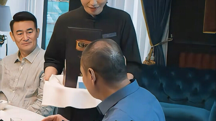 A commoner’s逆袭—securing a hundred-million‑dollar project with just a single bottle of wine