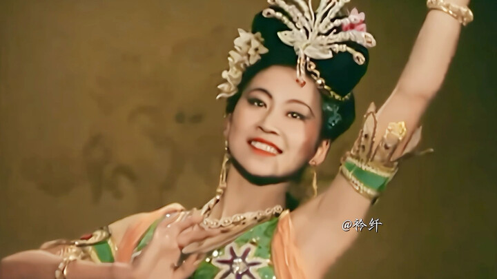 The long-silk dance from old movies is both graceful and agile, yet brimming with power.