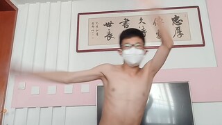 อากาศหนาวแค่ไหนก็ไม่ได้ทำให้ฉันเปลือยท่อนบนเต้นเพลง "เกาะสมบัติใหม่" ได้เลย! (ยังไงก็ไม่มีใครดูอยู่แ