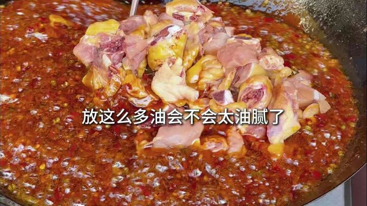 Brother Er from Zunyi sells stir-fried chicken: 6 jin of chicken, 6 jin of oil, and 3 jin of chili p