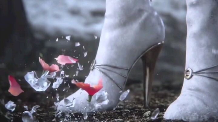 หน้าก็แรง ขาก็ยาว จู่โจมก็สูง เอวก็บาง คริติคอลก็แรง สาวๆ ไม่สนใจกระโปรงที่ใส่ตอนทะเลาะกัน