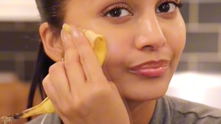 Banana peels are surprisingly useful—try this method now and you’ll soon have glowing, healthy skin!