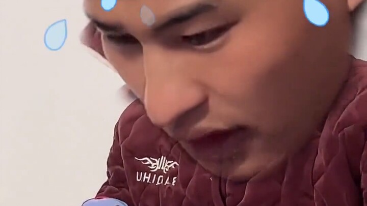 Sang adik menyulam ratusan gambar bahagia untuk adiknya yang akan menikah, sang adik akan menikah 8 