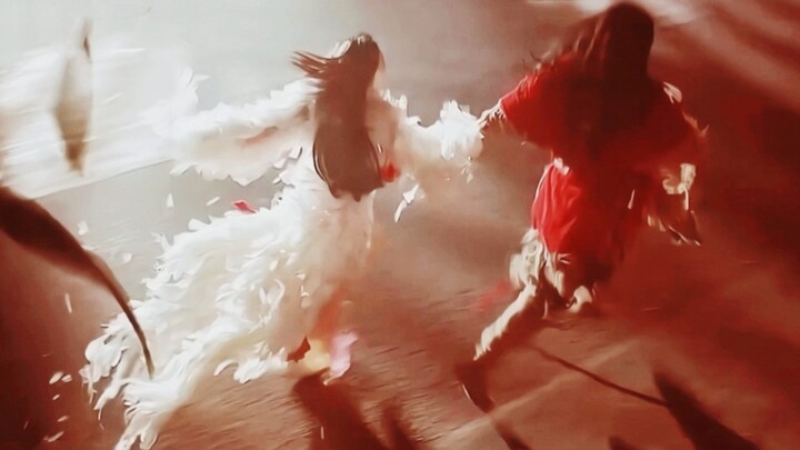 How beautiful can it be to run in feathered clothes? ? Holy crap! It's so beautiful! !