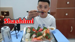 LẦN ĐẦU ĂN SASHIMI  || VŨ LIZ TV