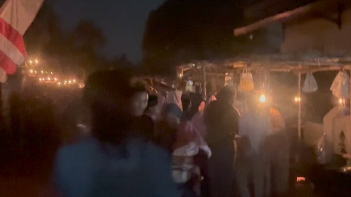 Nostalgia suasana Kampung Jadul di malam hari.