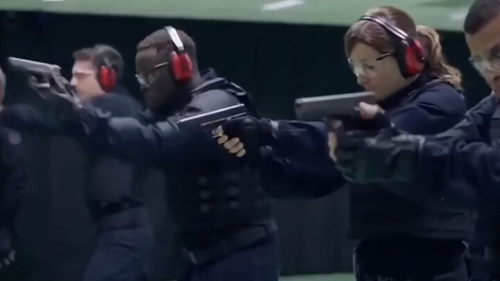 Rekan kerja perempuan yang baru datang, bagaimana ya kita harus berhubungan ke depannya?