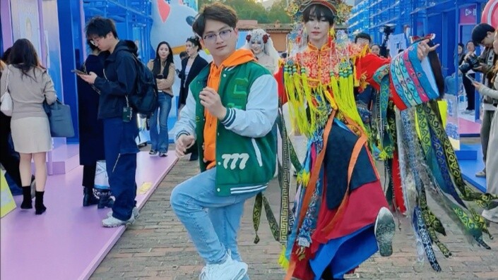 The cyber-mechanical Nuo opera is so cool!