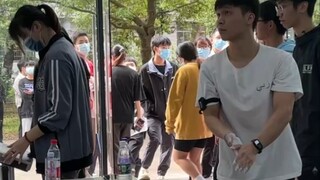 Kiểm tra thể lực chỉ có từng đó hít xà đơn à?