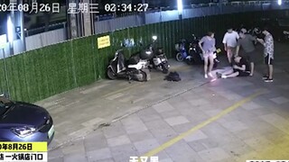 遭醉汉扇耳光！练家子一拳将其KO