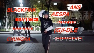 ชายคนหนึ่งเต้นรำกับกลุ่มสาว 30 คนในที่สาธารณะในมหาวิทยาลัยแห่งหนึ่ง...