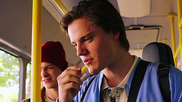 Iconic “playing dumb to outsmart the tiger” moment—this slap to the face hurts so much!