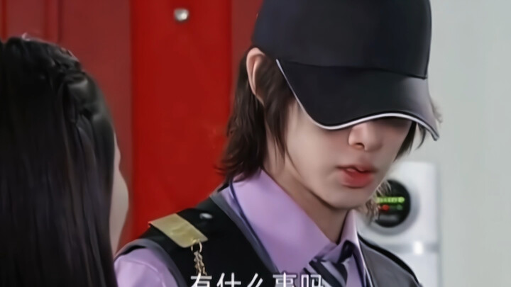 Khi rời khỏi tạo hình idol, Kim Hee-chul trông như thế này