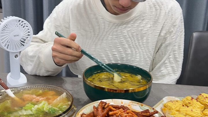 عيد ميلاد ابننا اليوم، نتمنى لك عيد ميلاد سعيدًا وسعادةً دائمة!