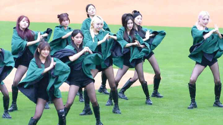 Tarian pembuka Hari Tema Attack on Titan telah tampil, Park Seong-eun benar‑benar keren!
