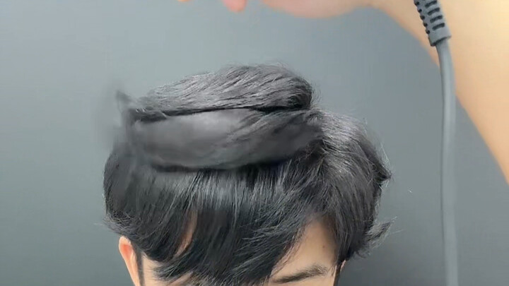 A cool, slightly edgy 3-7 parting style that anyone can pull off