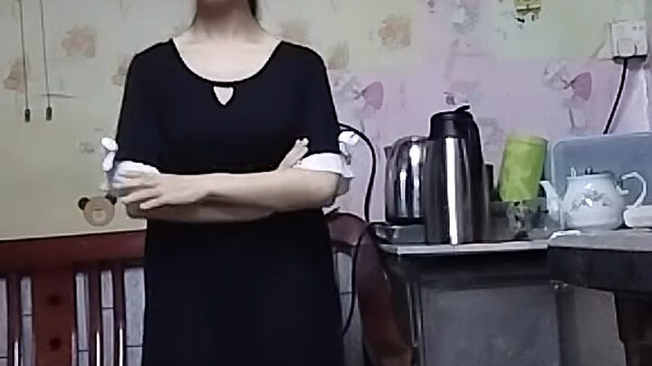 Freely twisting and shaking in black stockings