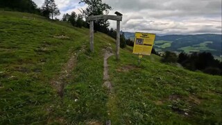 ''听奶奶说，每个人死后，都会变成天上的猩猩''