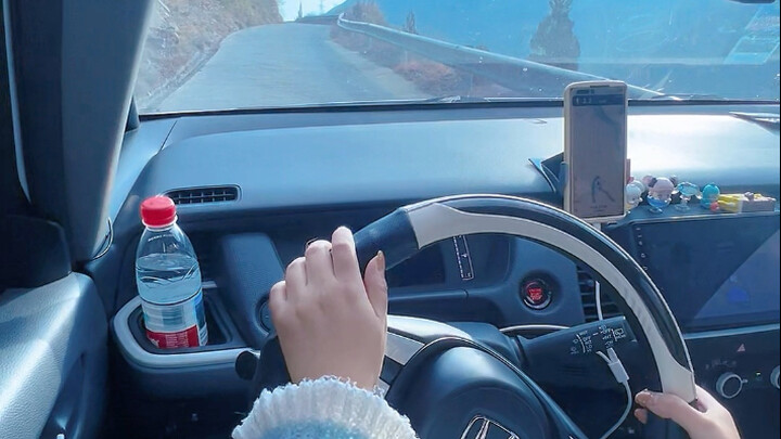 Seperti apa rasanya perempuan jalan-jalan sendirian pakai mobil?