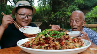 How to Cook Spicy Bullfrogs with Three Kinds of Vegetables