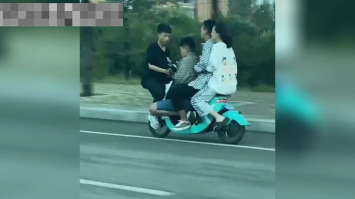 Shared bikes: Making you pay two yuan is really not easy—hahahahaha… ahem, hahahahaha… ahem.