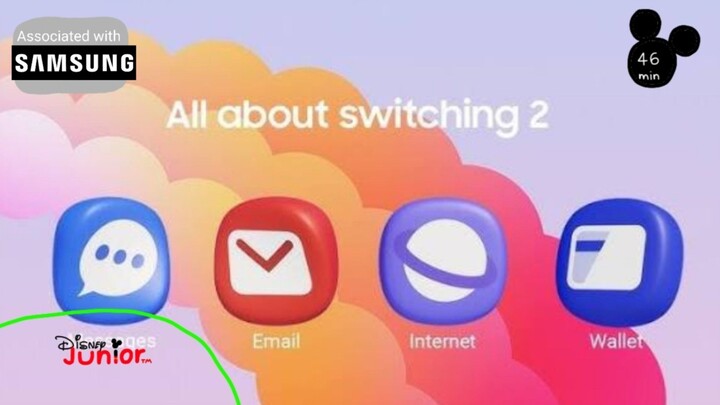 Why not foldable? 📱📲📖 | Samsung's All About Switching: Club To Galaxy | Disney Kids