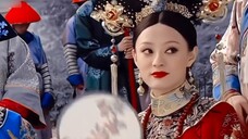 The crew of Legend of Zhen Huan took turns to wear the decorations.