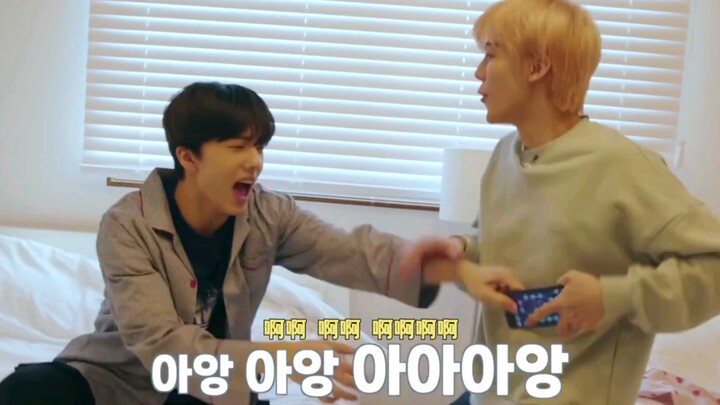 Only when he’s dealing with his phone does Park Ji-sung’s voice get any louder, hahahahaha.